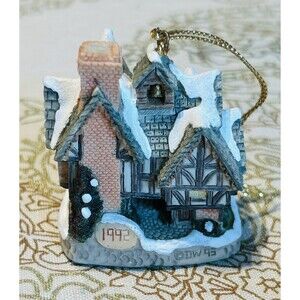 David Winter Cottages John Hine Studio England Ornaments Scrooges School